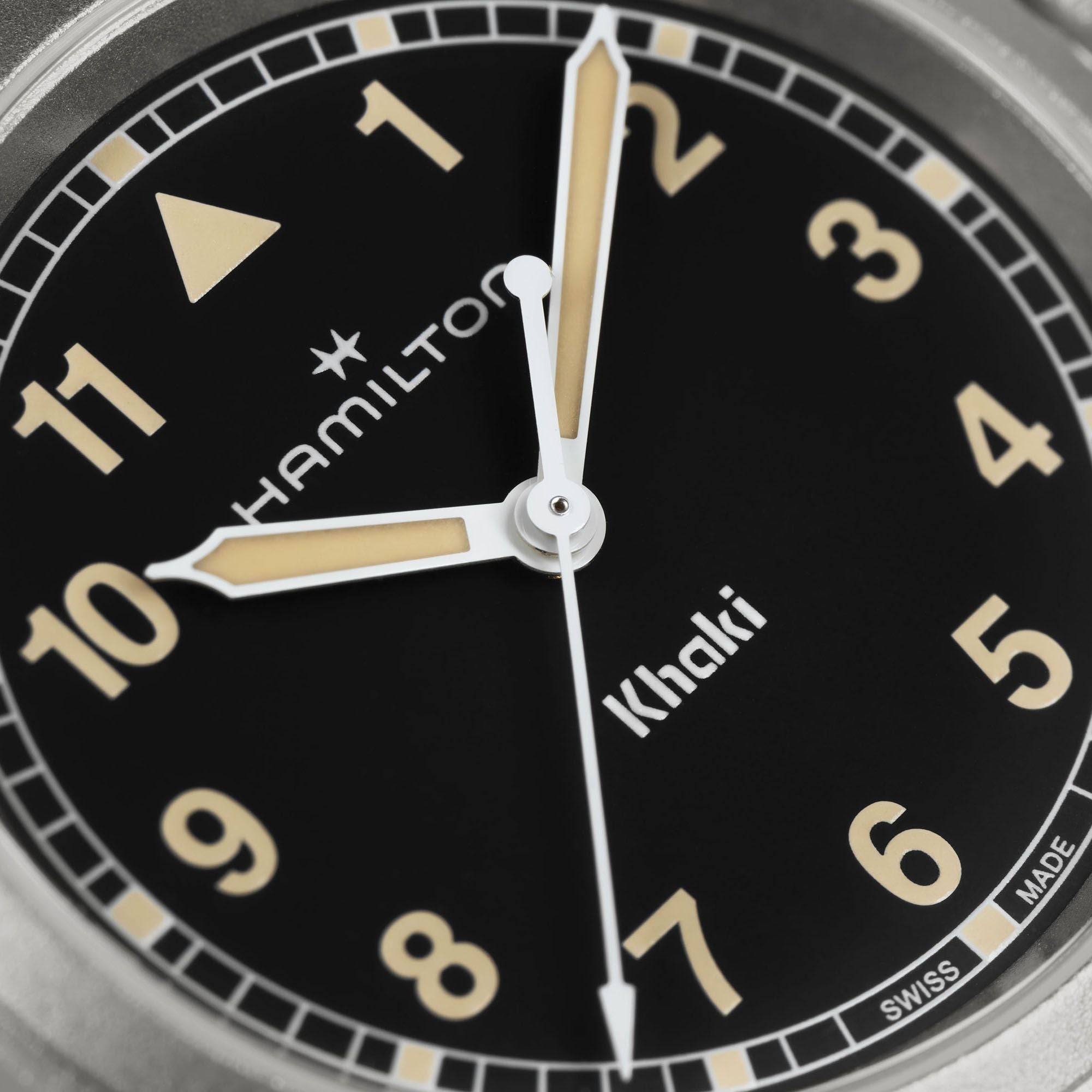 hamilton-quartz-33mm-h69301930